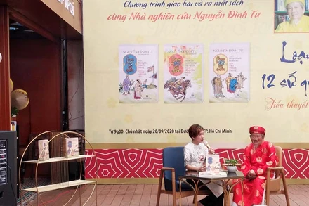 Nhà nghiên cứu Nguyễn Đình Tư giao lưu với bạn đọc