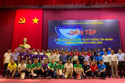 Các thành viên tham gia diễn tập.