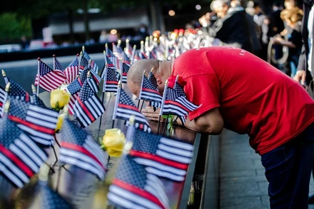 Lễ tưởng niệm 11-9-2020 diễn ra vào thời điểm nước Mỹ và New York đối mặt với cuộc khủng hoảng kinh tế và y tế cộng đồng lớn nhất trong nhiều thập kỷ qua. (Ảnh: New York Times)