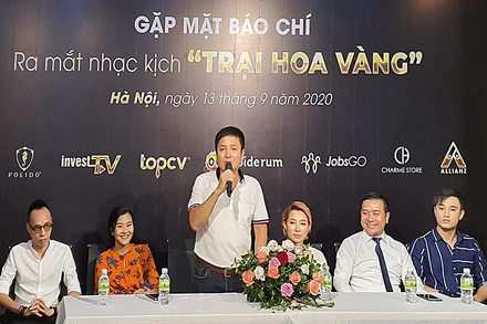 NSƯT Chí Trung, Giám đốc Nhà hát Tuổi trẻ giới thiệu sơ lược về vở nhạc kịch "Trại hoa vàng".