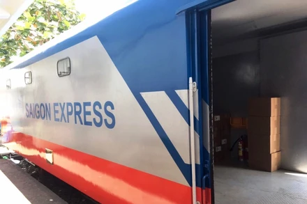 Toa tàu vận chuyển hàng hóa nhanh do Công ty CP Vận tải đường sắt Sài Gòn vừa đưa vào khai thác trong tháng 8.