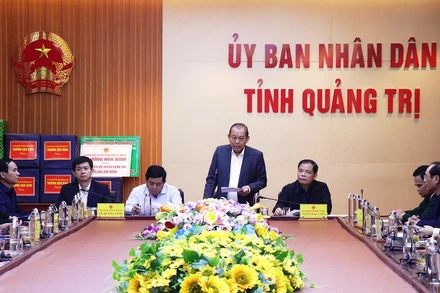 Phó Thủ tướng Thường trực Chính phủ Trương Hòa Bình cùng đoàn công tác làm việc với lãnh đạo tỉnh Quảng Trị.