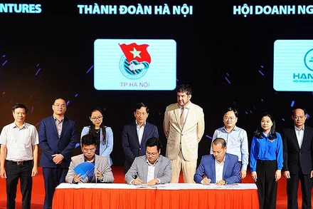 Đại diện các bộ, ban, ngành chứng kiến Lễ ký thỏa thuận hợp tác Liên minh quốc tế - Kết nối hệ sinh thái khởi nghiệp sáng tạo Thủ đô.