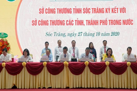 Các sở công thương 15 tỉnh, thành phố ký kết hợp tác sản xuất tiêu thụ sản phẩm OCOP.