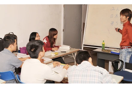 ột lớp học giáo dục định hướng cho lao động trước khi đi làm việc tại Nhật Bản (Ảnh: Báo Thời nay).