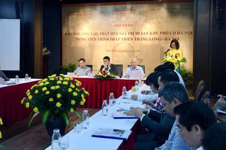 Các đại biểu thảo luận về những biện pháp bảo tồn, phát huy giá trị phố cổ Hà Nội