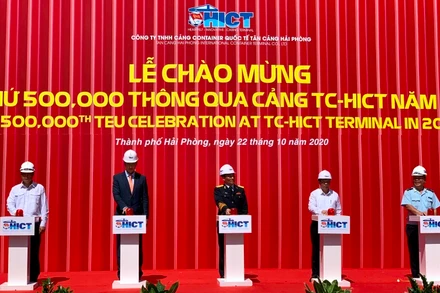 Quang cảnh nhấn nút khởi động lễ đón container thứ 500 nghìn tại Cảng container quốc tế Tân cảng Hải Phòng. 