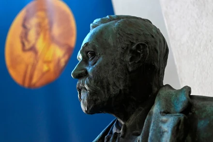 Trước thềm giải Nobel Văn học 2020: Ai sẽ giành chiến thắng?