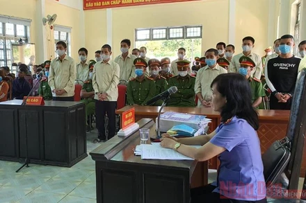 Toàn cảnh phiên tòa