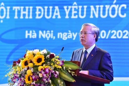 Đồng chí Trần Quốc Vượng, Thường trực Ban Bí thư phát biểu ý kiến tại buổi lễ.