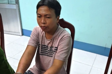 Đối tượng Đặng Quốc Hiệp tại Công an xã Hòa Thành. (Ảnh: Công an cung cấp)