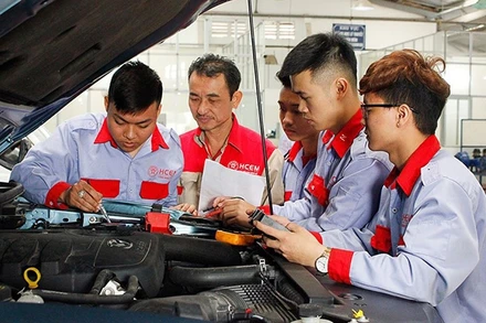 Đào tạo sinh viên ngành công nghệ ô-tô của trường Cao đẳng Cơ điện Hà Nội (Ảnh minh họa: HCEM).