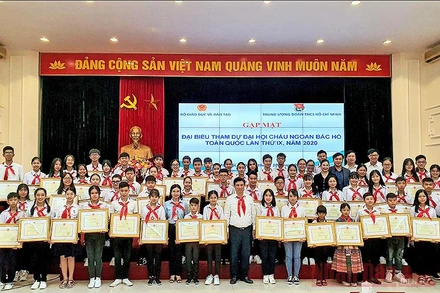 Bộ Giáo dục và Đào tạo trao Bằng khen tặng 63 "Cháu ngoan Bác Hồ"