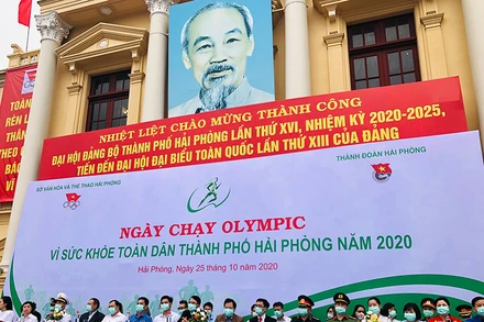 Gần hai nghìn người tham gia Ngày chạy Olympic vì sức khỏe toàn dân