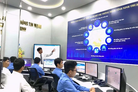 Giới thiệu hệ thống giám sát tại văn phòng trung tâm.