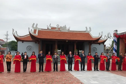 Trao bằng xếp hạng hai di tích lịch sử - văn hóa ở Hưng Yên