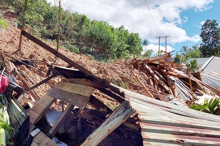 Hiện trường vụ sạt lở đất tại thôn 1, xã Trà Vân, huyện Nam Trà My (Ảnh: Báo Quảng Nam).