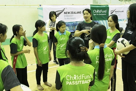 Hơn 11,5 nghìn bạn trẻ có cơ hội tiếp xúc với bóng bầu dục