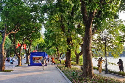 Hà Nội là một điểm đến yêu thích của nhiều người khi trời vào thu (Ảnh: T.LINH)