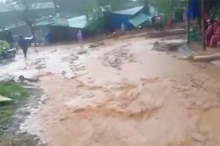 [Video] Một số hình ảnh về sạt lở đất tại huyện Nam Trà My