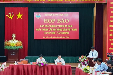 Toàn cảnh buổi họp báo.