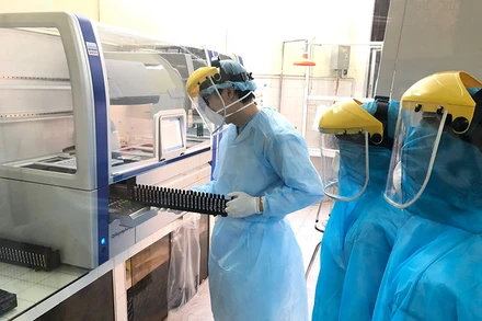 Xét nghiệm bằng phương pháp PCR tại Trung tâm Y tế dự phòng Hải Phòng.