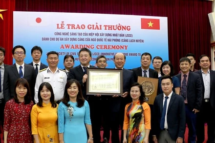 Trao giải thưởng Công nghệ sáng tạo cho dự án xây dựng cơ sở hạ tầng Cảng cửa ngõ quốc tế Hải Phòng (Cảng Lạch Huyện).
