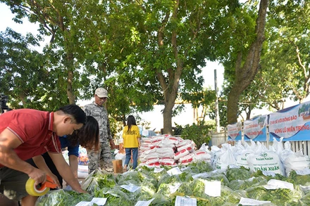 Rau xanh là mặt hàng tập kết cuối cùng để bảo đảm độ tươi.