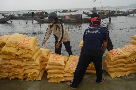 Số tiền kiều bào Úc ủng hộ đã được nhóm tình nguyện mua gạo ủng hộ đồng bào miền trung.