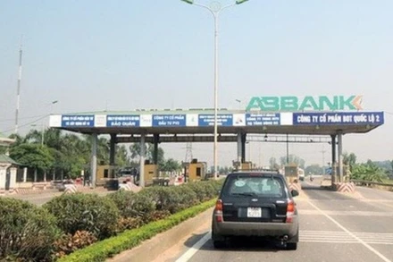 Đề xuất tạm dừng thu phí BOT quốc lộ 2 đoạn Nội Bài - Vĩnh Yên.