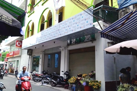 Trung tâm ngoại ngữ Eagle Corp có địa chỉ tại số 3, ngõ 37 Lê Thanh Nghị, phường Bách Khoa (quận Hai Bà Trưng, Hà Nội) đã dỡ biển, ngừng hoạt động. 