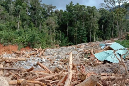 Hiện trường vụ sạt lở tại thôn 6, xã Phước Lộc, huyện Phước Sơn.