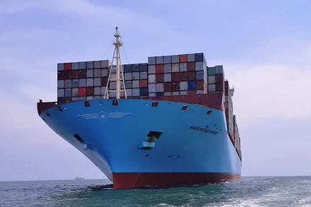 "Siêu tàu” Margrethe Maersk vượt qua phao số 0, chính thức vào luồng Vũng Tàu - Thị Vải.