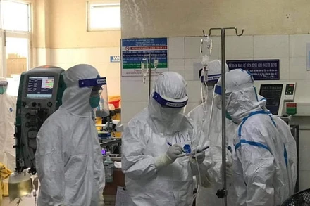 Việt Nam nỗ lực điều trị các ca bệnh Covid-19 nặng. 