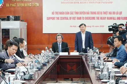 Thứ trưởng Nông nghiệp và Phát triển Nông thôn Nguyễn Hoàng Hiệp, Chủ tịch Đối tác Giảm nhẹ rủi ro thiên tai phát biểu tại cuộc họp.
