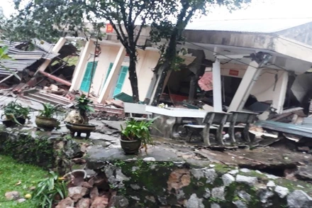 Sạt lở núi làm sập doanh trại Đồn Biên phòng cửa khẩu quốc tế Cha Lo (Quảng Bình).