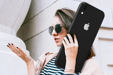 Nếu Apple tiếp tục tăng kích thước iPhone của mình lên 5% mỗi năm, thì đến năm 2040, thiết bị này phổ biến sẽ là 44,5 cm.