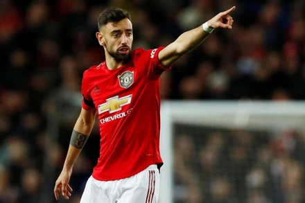 Bruno Fernandes sẽ thay Harry Maguire đeo băng thủ quân đêm nay.