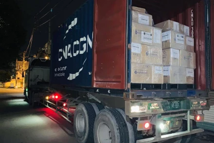 Container sách đầu tiên của Alpha Books sang Mỹ.