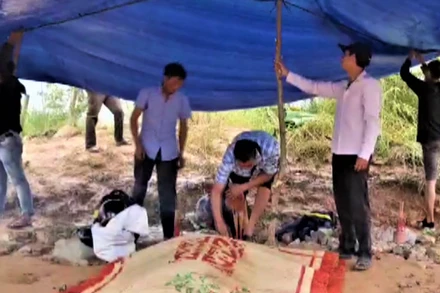 Thi thể anh Phạm Thành Luân được tìm thấy cách hiện trường bị lũ cuốn trôi khoảng 500m.