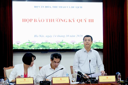 Phó Tổng cục trưởng TCDL Nguyễn Lê Phúc thông tin tại cuộc họp báo. (Ảnh" TCDL) 