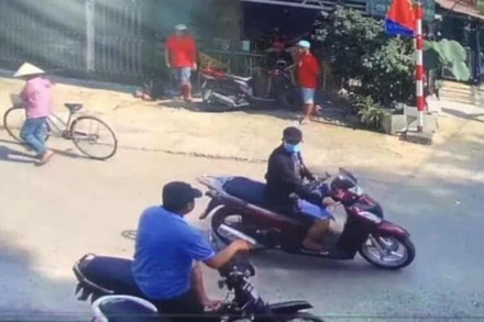 Hình ảnh Tuấn khỉ bỏ trốn sau khi gây án do camera ghi lại.