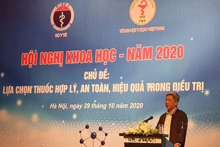 PGS, TS Nguyễn Trường Sơn - Thứ trưởng Y tế phát biểu tại hội thảo.