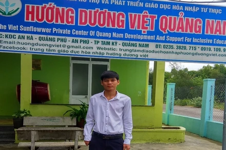 Nguyễn Kỳ Nam bên ”ngôi nhà thứ hai” của mình.