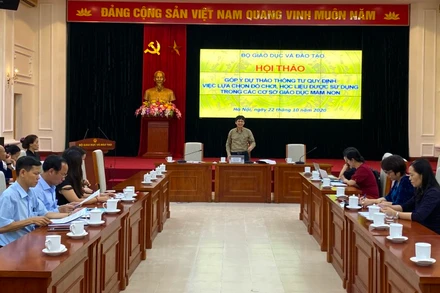 Các đại biểu tham gia góp ý dự thảo thông tư. 