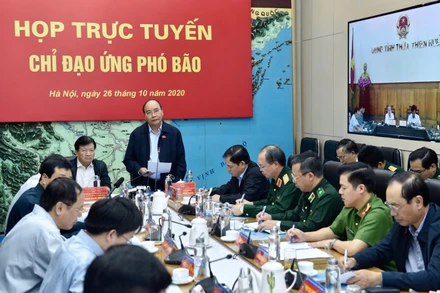 Thủ tướng Nguyễn Xuân Phúc chỉ đạo công tác ứng phó bão số 9