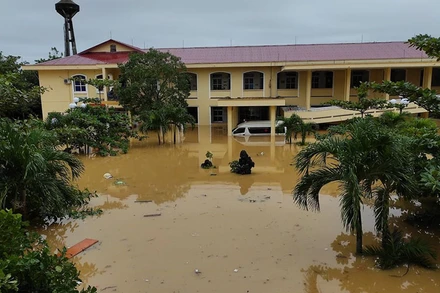 BVĐK Lệ Thủy ngập sâu trong mưa lũ lịch sử. (Ảnh: MOH)