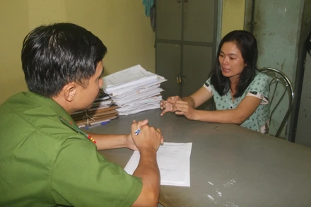 Đối tượng Mai Thị Hồng tại cơ quan điều tra.