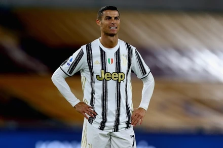 Siêu sao 35 tuổi sẽ bỏ lỡ cơ hội tái ngộ kỳ phùng địch thủ Messi ở đấu trường Champions League. (Ảnh: Getty Images)