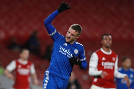 J. Vardy ghi bàn thắng duy nhất của trận đấu cho Leicester.